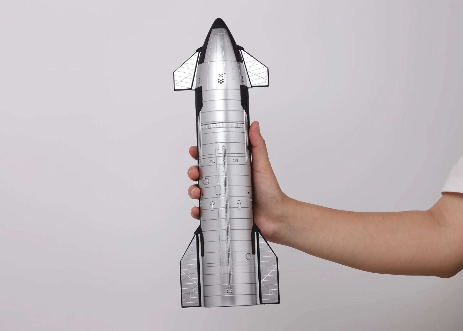 Scale of the Starship SN 24 model in a human hand