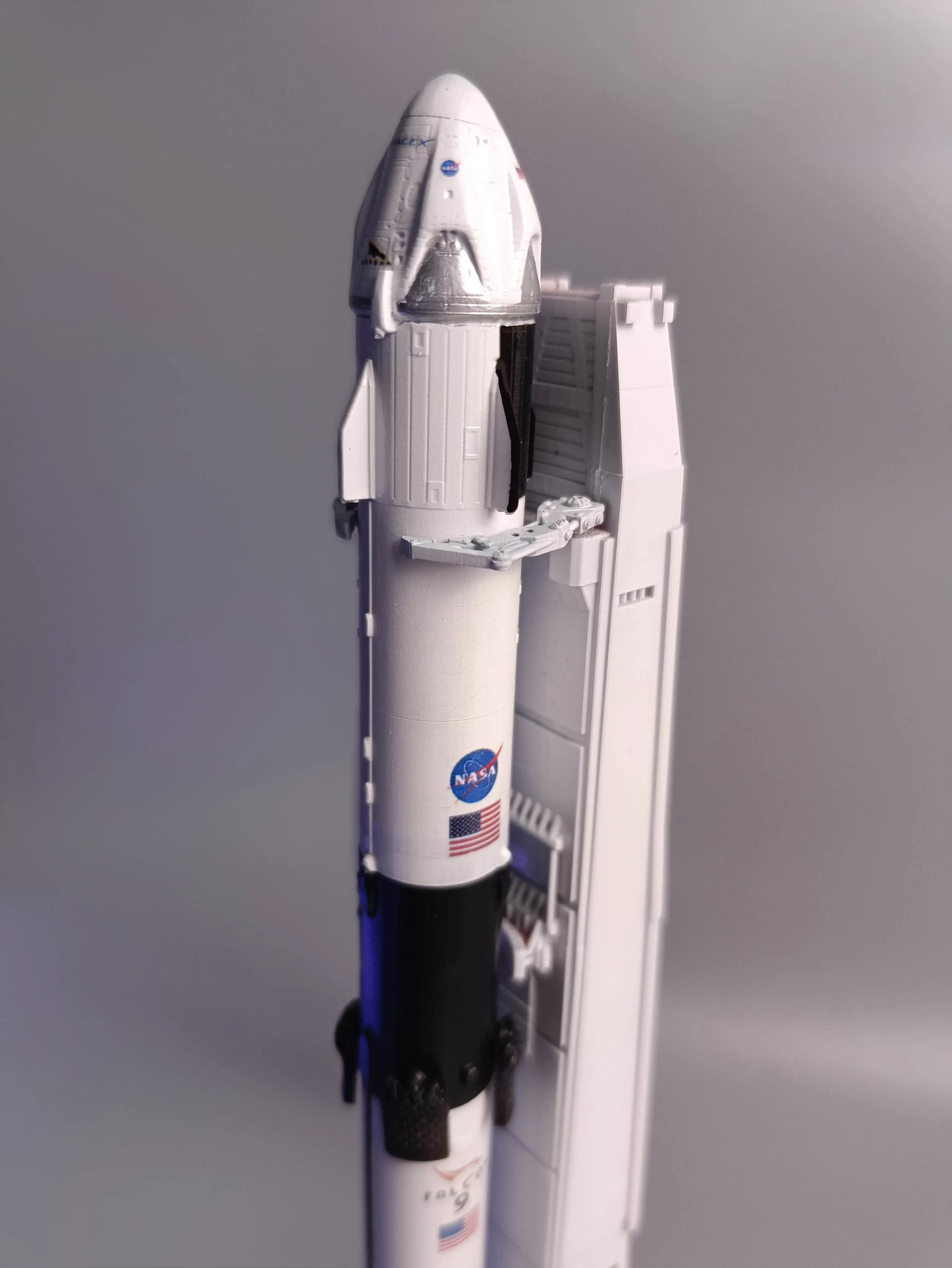 SpaceX Falcon 9 Crew Dragon 1:200 model (35 CM)