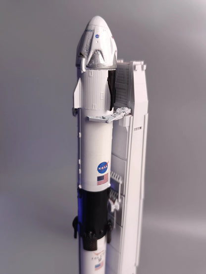 SpaceX Falcon 9 Crew Dragon 1:200 model (35 CM)