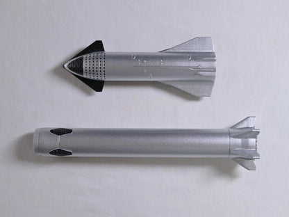 SpaceX Starship next to the Super Heavy B7, top view