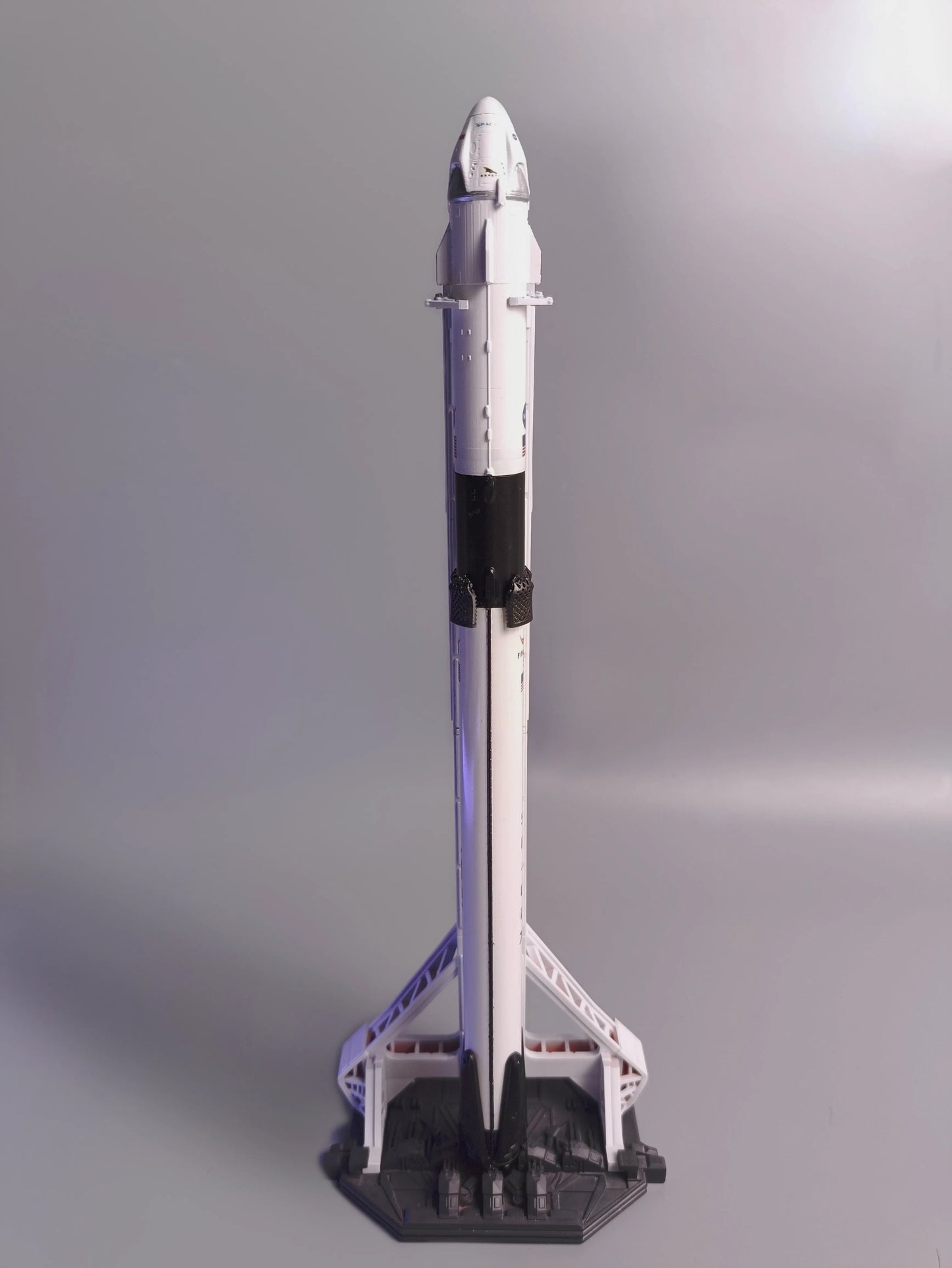 SpaceX Falcon 9 Crew Dragon 1:200 model (35 CM)
